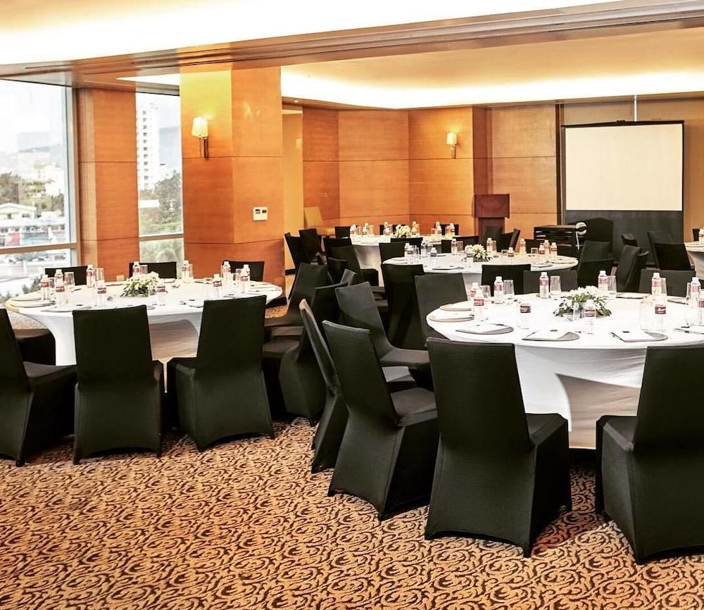 Quest Serviced Residences Cebu Exteriör bild
