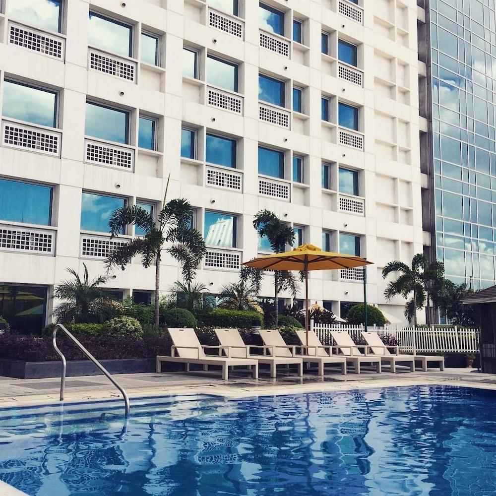 Quest Serviced Residences Cebu Exteriör bild